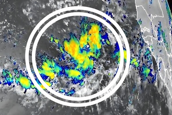 Imagen satelital de onda tropical en el Atlántico