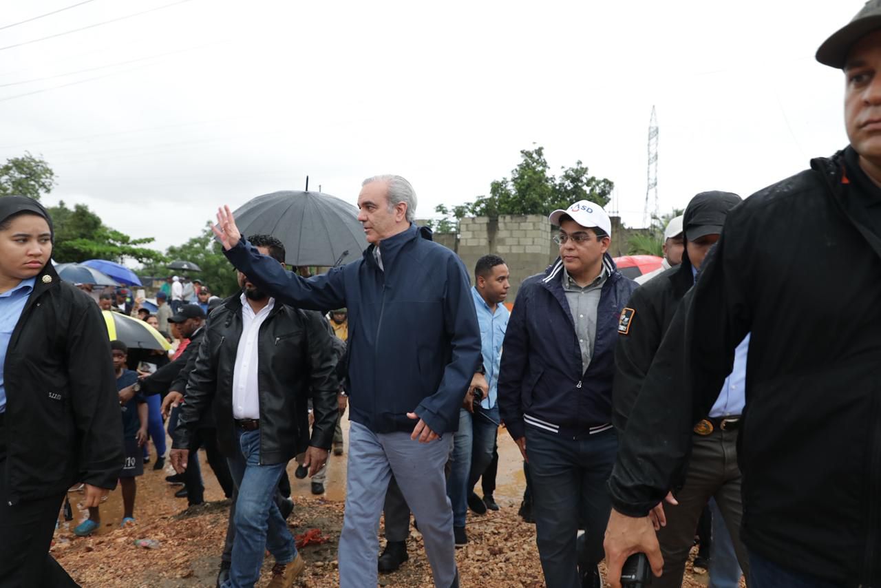 El presidente Luis Abinader supervisó el funcionamiento de la cañada Villa Linda - Palmarejo, saneada por el actual gobierno.
