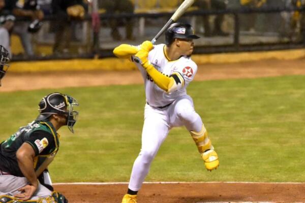 Un rally de siete carreras en el octavo episodio fue lo que marcó la diferencia para las Águilas, que lograron rebasar un marcador adverso de 10-8 a favor de las Estrellas hasta ese momento.