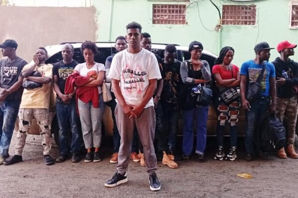 Haitianos detenidos Santiago Rodriguez junto al conductor
Foto: fuente externa