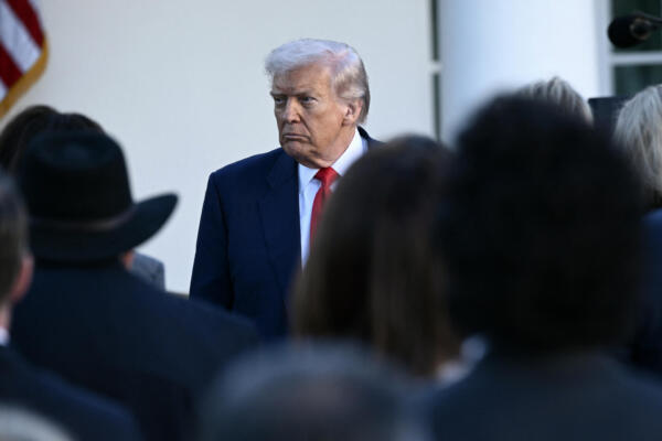 Donald Trump en el Jardín de las Rosas de la Casa Blanca en Washington, D. C., el 14 de octubre de 2025. (Foto: AFP) 