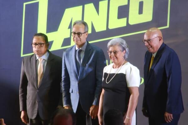 El artista aprovechó la ocasión para agradecer a Lanco Dominicana su apoyo a la obra, que coincide con el aniversario de la empresa.