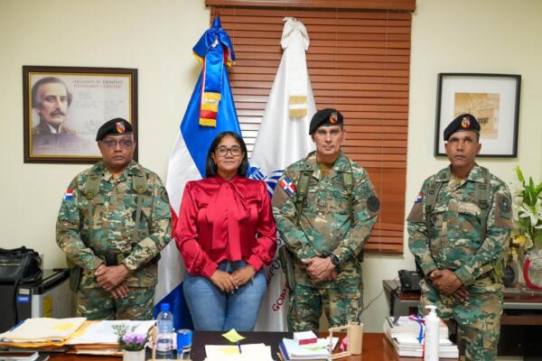 El recorrido inició en la Fortaleza “El Rodeo” y concluyó con un encuentro con la gobernadora de Monte Cristi. 