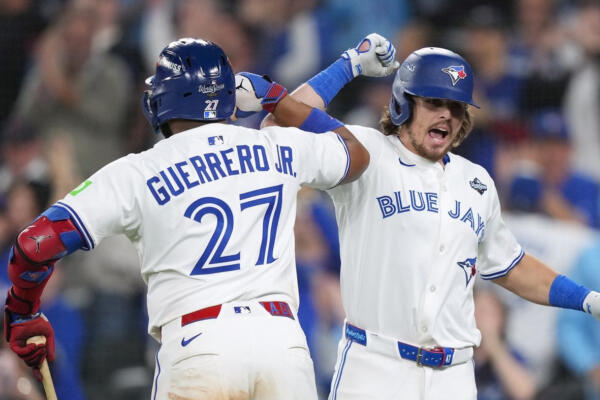 El poder latino de Toronto se hizo sentir en el juego 1 de la Serie Mundial