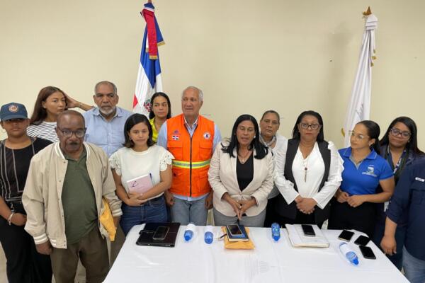 INDRHI limpia ríos y refuerza defensas en Nagua.