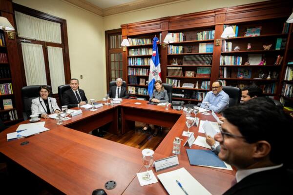 Vicepresidenta encabeza reunión del Consejo Nacional de la Magistratura