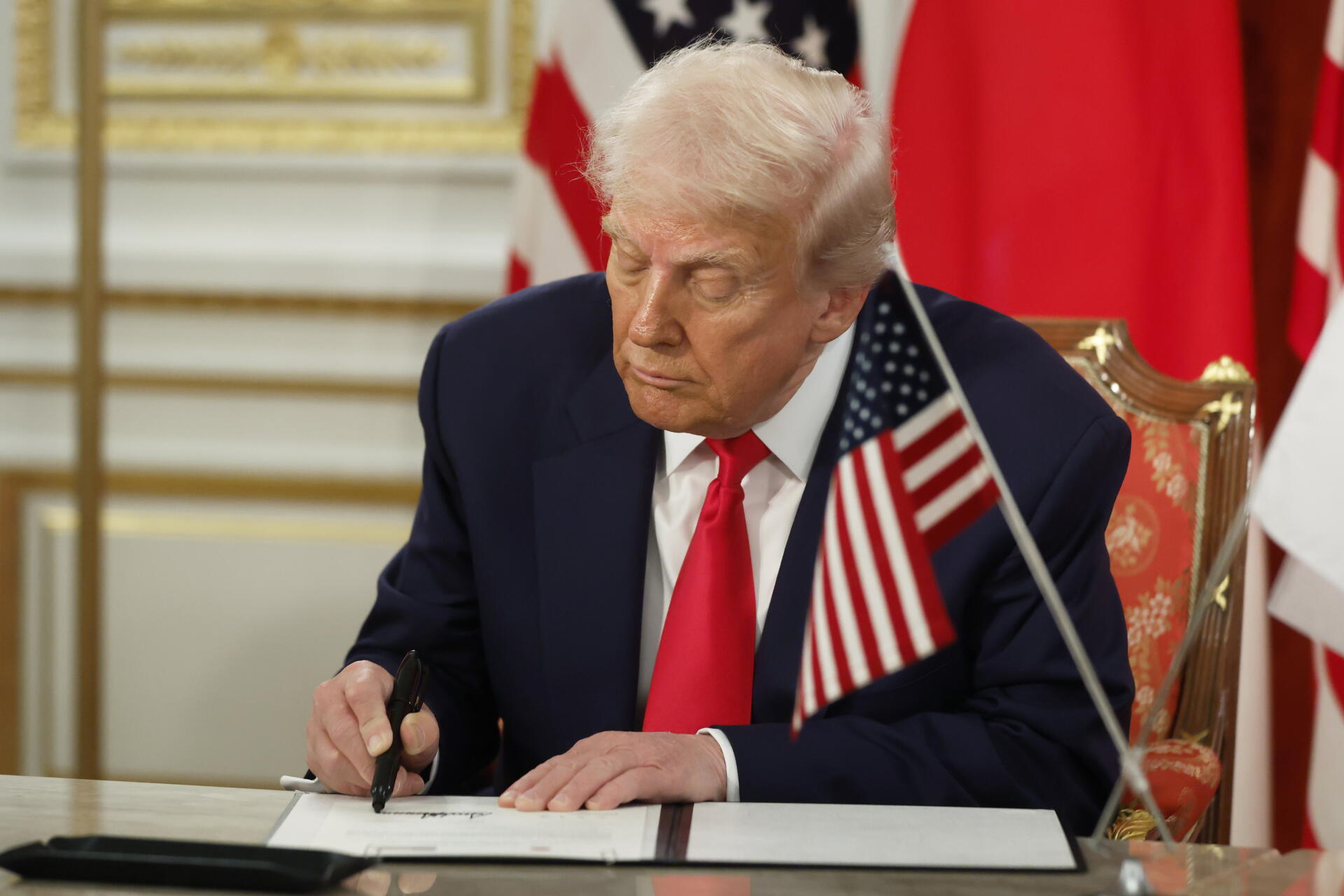 Trump espera firmar este miércoles la ley que pone fin al cierre gubernamental