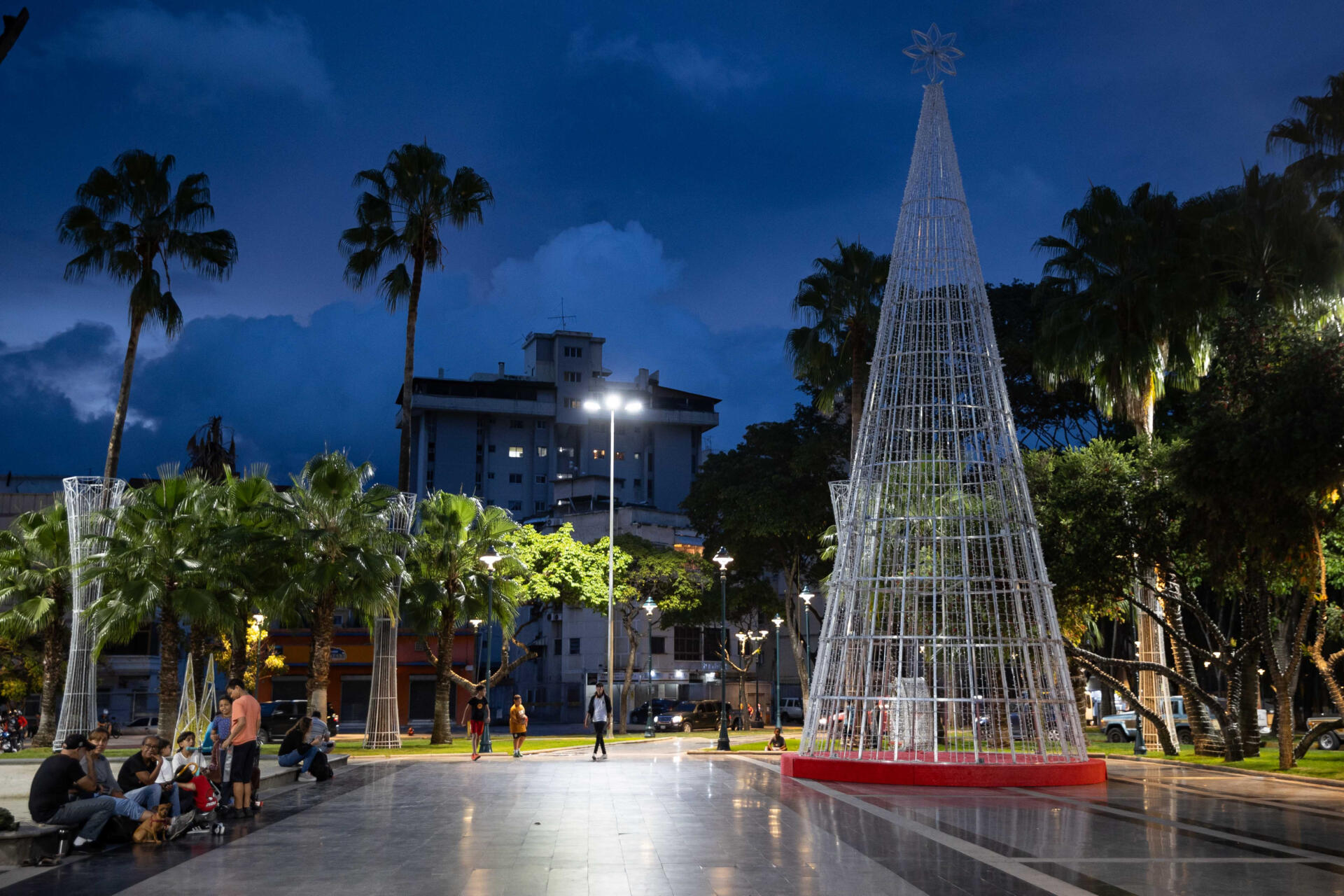 Venezolanos reciben su anticipada Navidad en relativa normalidad pese a "amenazas" de EE. UU.