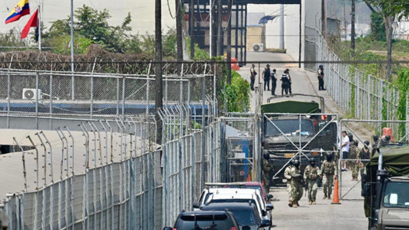 Desactivan explosivos cárcel en Ecuador