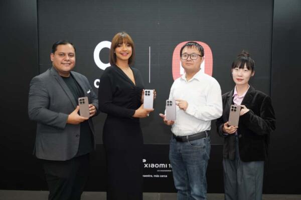 Gadi Barreras, Dania Taveras, Robert  Luo y Yaxi Huang