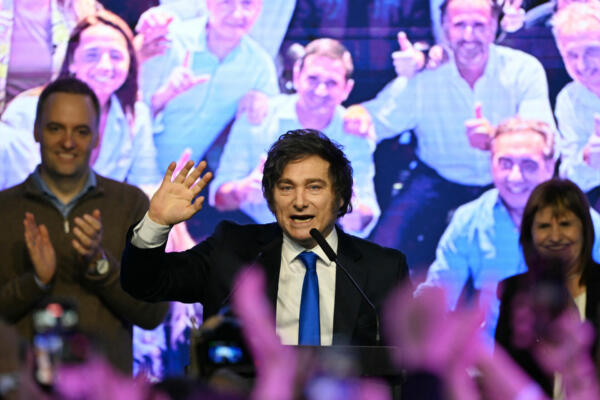 El presidente Javier Milei obtuvo este domingo un sorpresivo y contundente triunfo en las elecciones legislativas en Argentina.