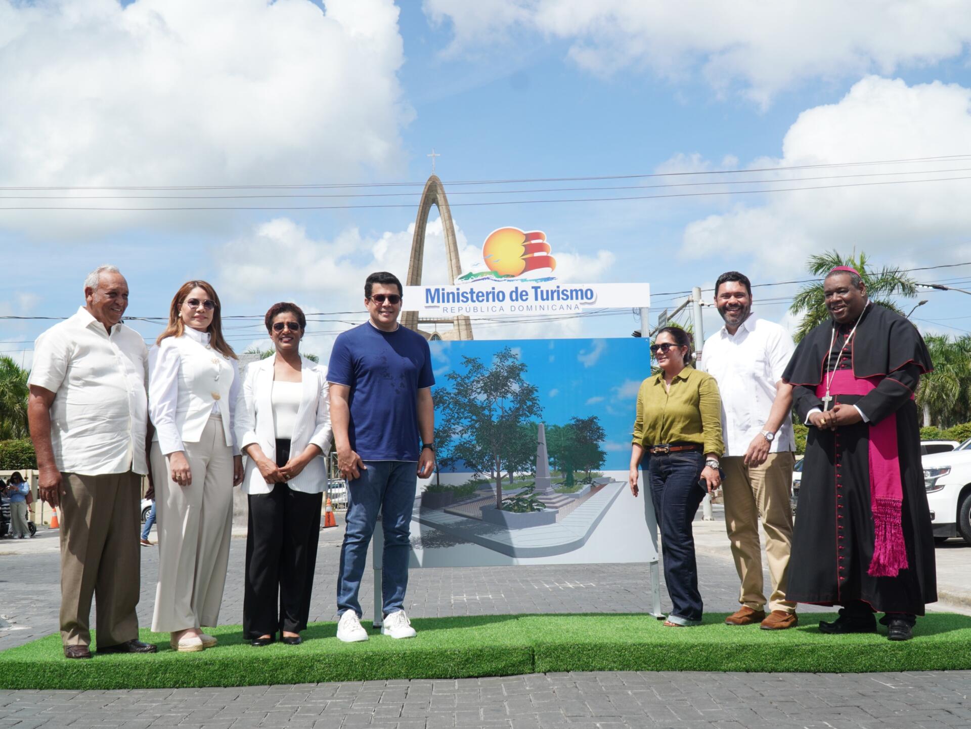 Collado y obispo Castro Marte lideran inicio de obras turísticas en Higüey