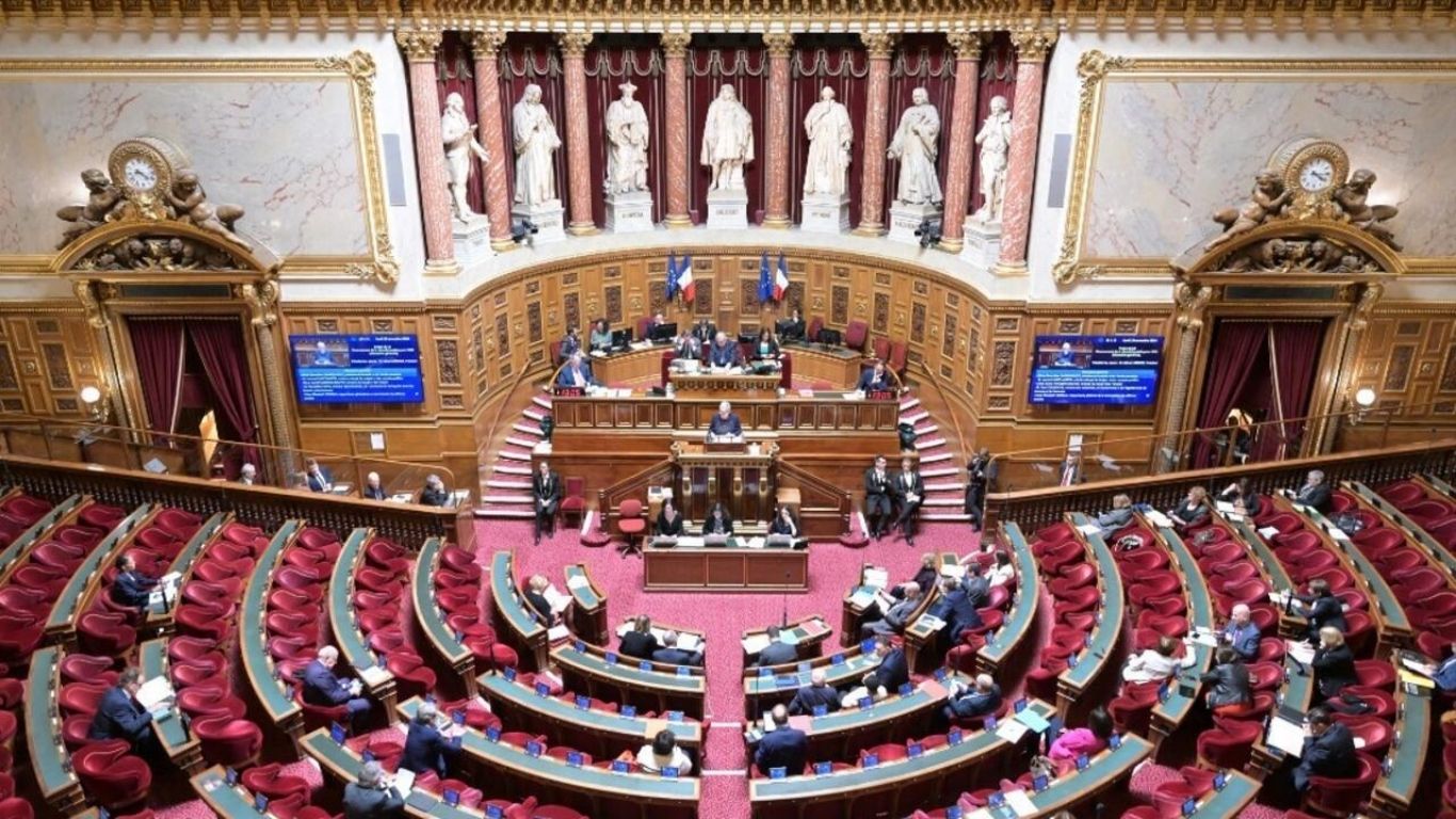 Los legisladores franceses aprobaron el miércoles un proyecto de ley que define la violación como cualquier acto sexual no consentido.