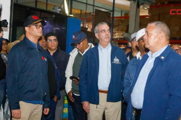 Los Drones del 911 utilizados en la demostración son de carga, con capacidad de vuelo estable.