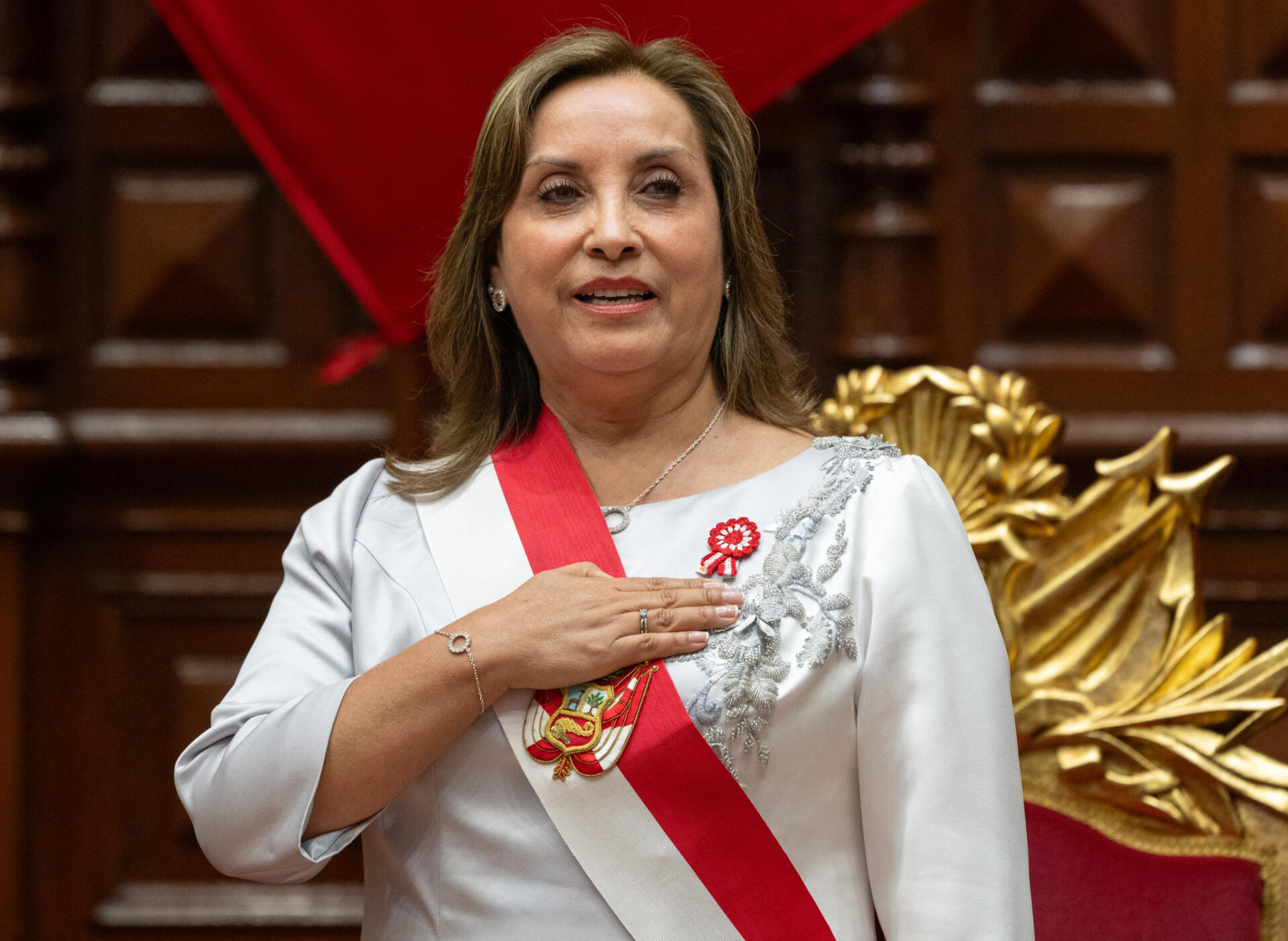 Dina Boluarte descarta buscar asilo tras su destitución