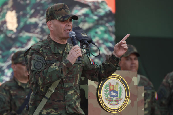Ministro de Defensa dice que Venezuela está haciendo 
