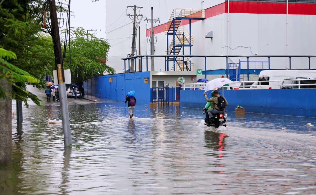 Más de 30 sectores del Gran Santo Domingo reportaron anegamientos