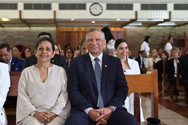 Leonardo Aguilera junto a su esposa 
Foto: fuente externa