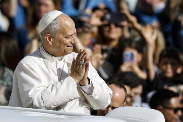 El papa León XIV durante una audiencia en la plaza de San Pedro del Vaticano con motivo del Jubileo del Mundo Educativo. EFE/EPA/Angelo Carconi