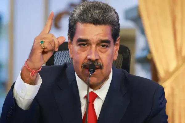Maduro denuncia 