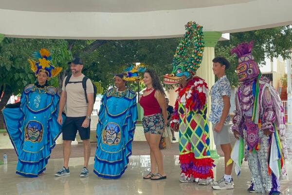 Crucero llega a Cabo Rojo y comercios operan 95%.