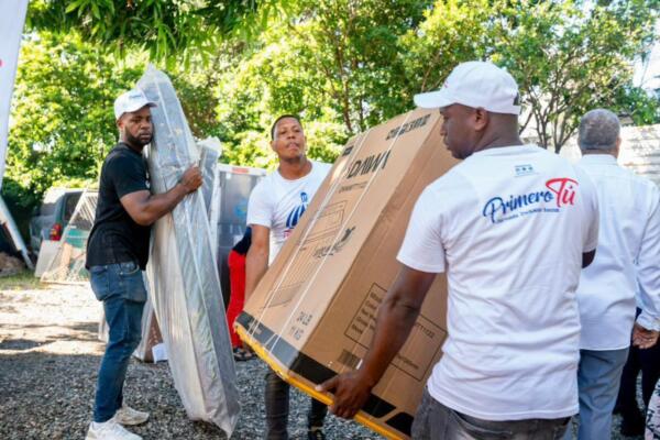 Propeep y Plan Social apoyan a familias de San José de Ocoa tras lluvias de Melissa.