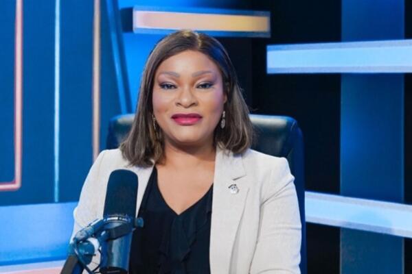 La diputada por el PRM, Altagracia de los Santos, sugirió que el sueldo de los diputados debe aumentarse por los altos gastos que tienen.