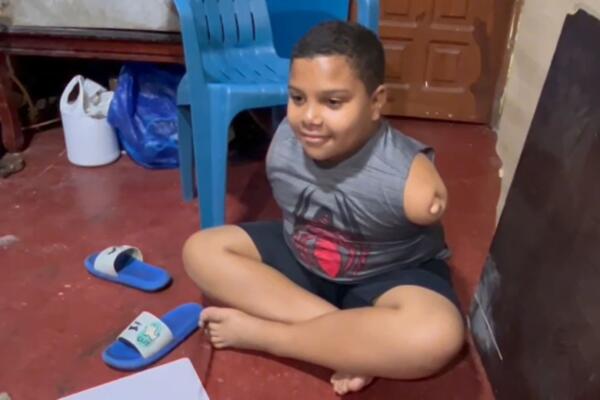 Jonás Sánchez Comprés, un niño de 10 años nacido sin brazos.
