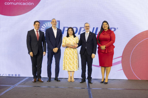De izquierda a derecha, los señores Luis Álvarez Soto, Víctor Fernández, Sonia Mordán, Esteban Martínez – Murga y Rosaily Rodríguez. 
Foto: fuente externa