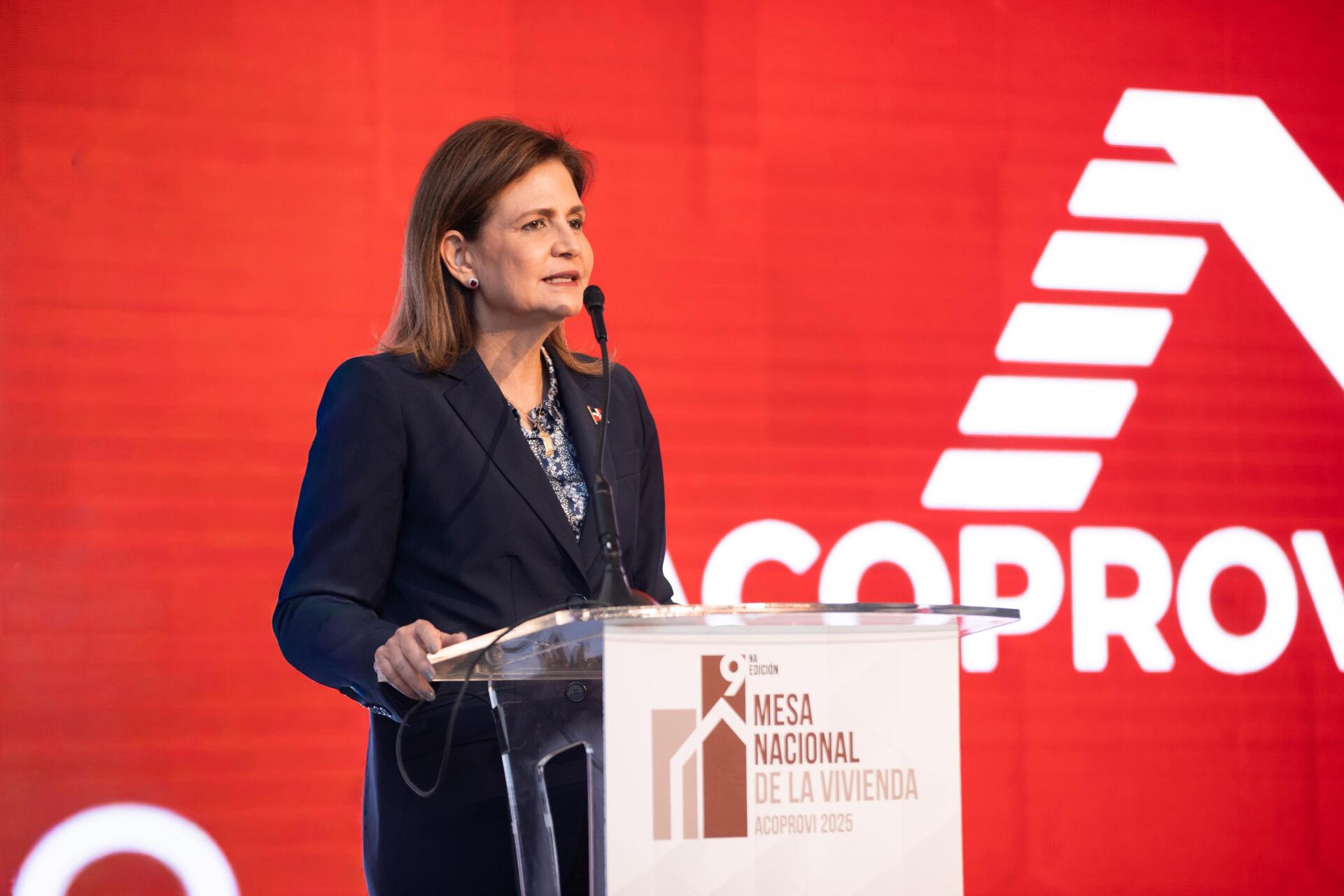 Raquel Peña encabeza la novena Mesa Nacional de la Vivienda junto a Acoprovi