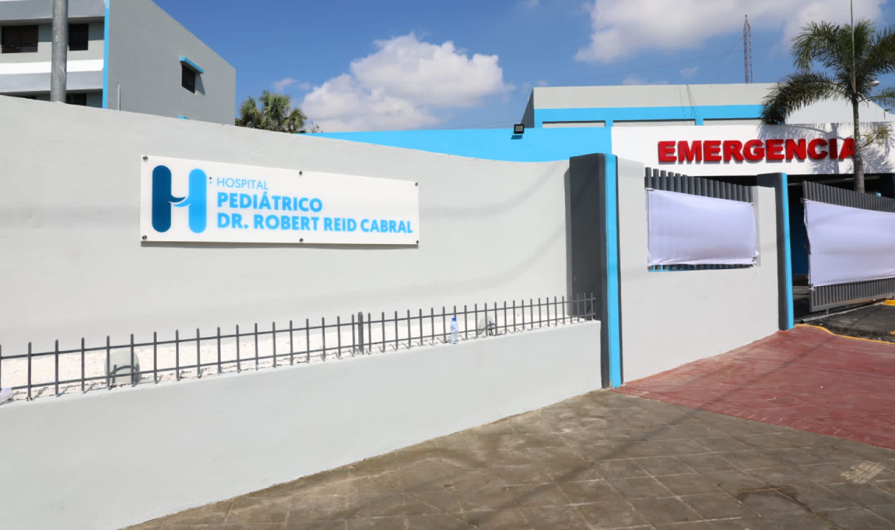 Fachada del hospital Robert Reid Cabral donde se encuentra la menor