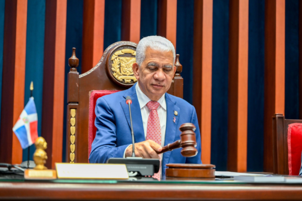 Ricardo de los Santos, presidente del Senado. 