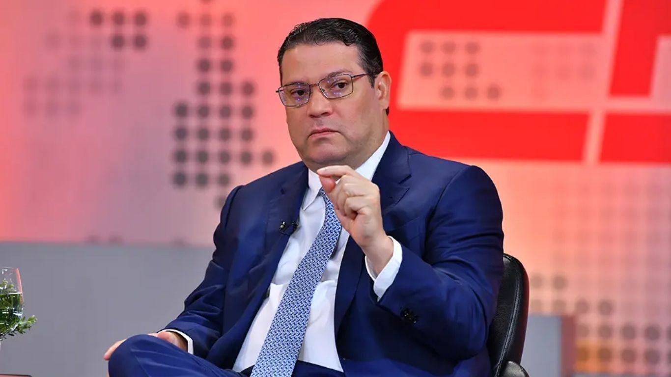 Eduardo Sanz Lovatón declaró que el gobierno de Luis Abinader “pasará a la historia como uno de los mejores” por sus grandes logros.