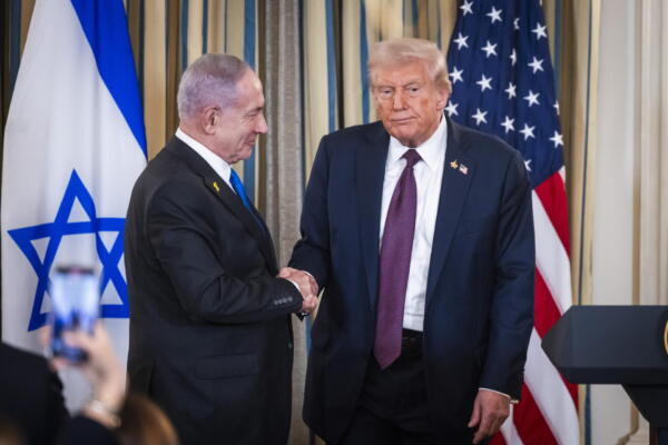 Foto de archivo del presidente de Estados Unidos Donald Trump y del primer ministro israelí Benjamin Netanyahu. EFE/JIM LO SCALZO