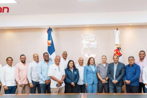 Miembros de la Alcaldía del DN y del TBS-Distrito 2025. Foto: Fuente externa 