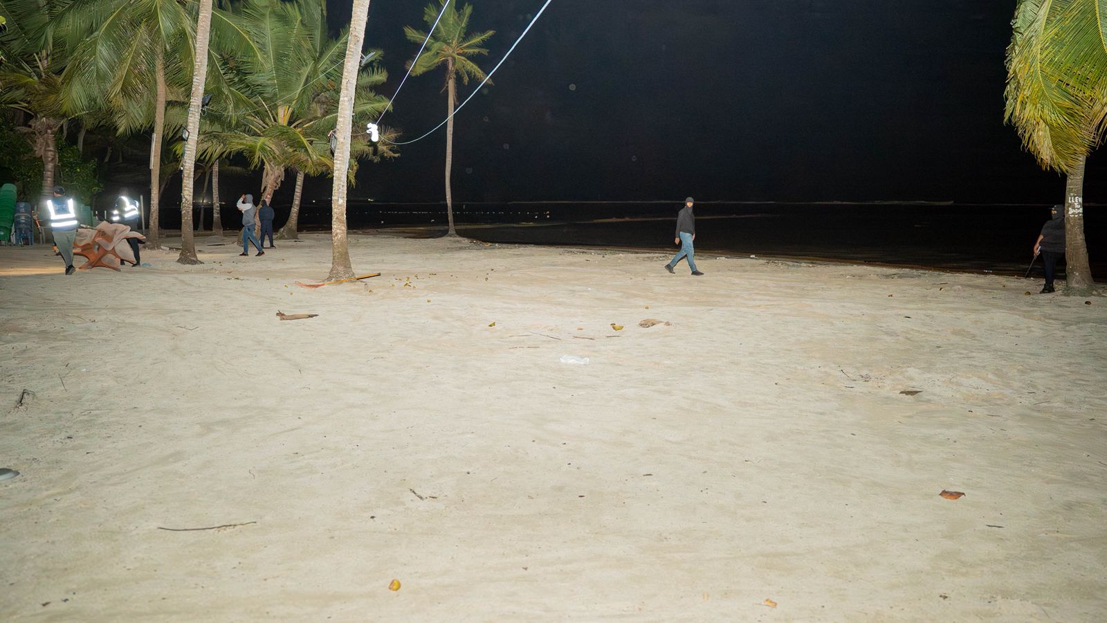 Alcaldía de Boca Chica realiza operativo de recuperación de espacios públicos en la playa