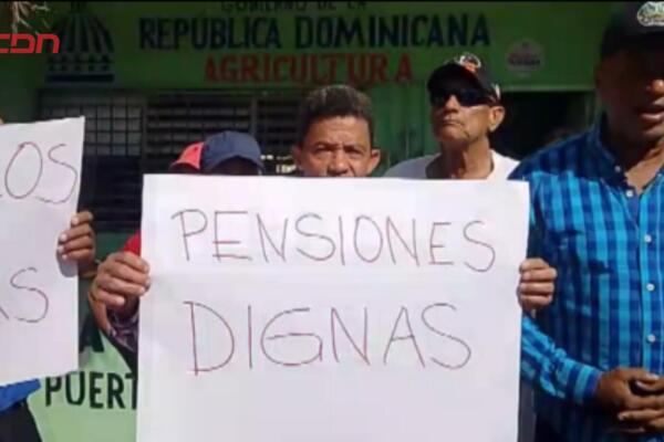 Los manifestantes exigieron mejoras condiciones dignas para ejercer sus funciones.