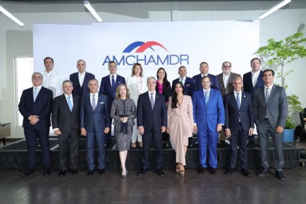 Presidente ejecutivo del Grupo Popular llama a construir un país más competitivo