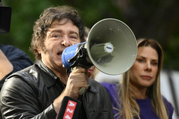 Luis Caputo dijo este miércoles que las elecciones legislativas del domingo son 