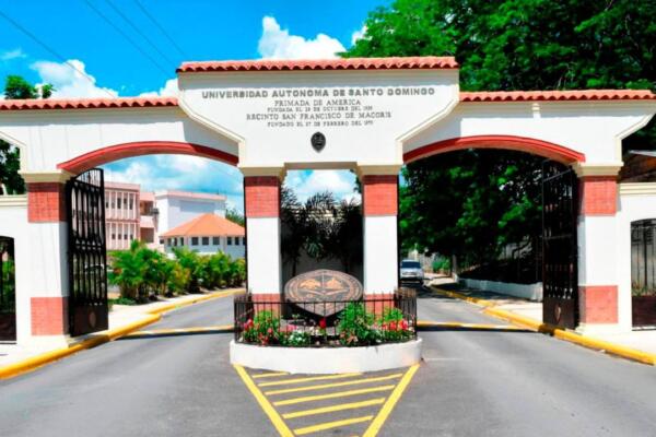 Estudiantes piden reforzar la seguridad en la UASD y medidas para controlar la entrada de armas de fuego. 