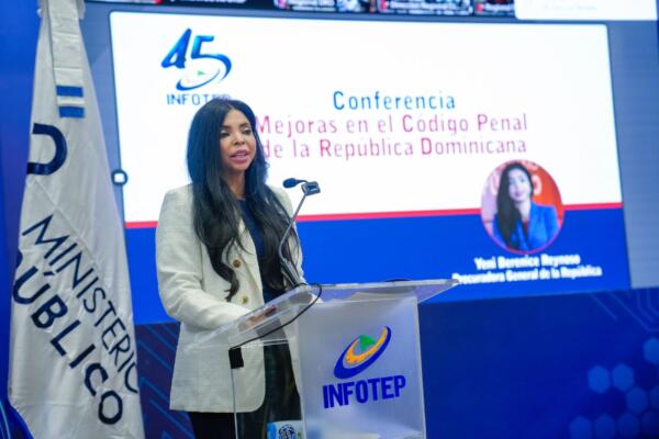 Procuradora General dicta conferencia sobre el nuevo Código Penal en el Infotep