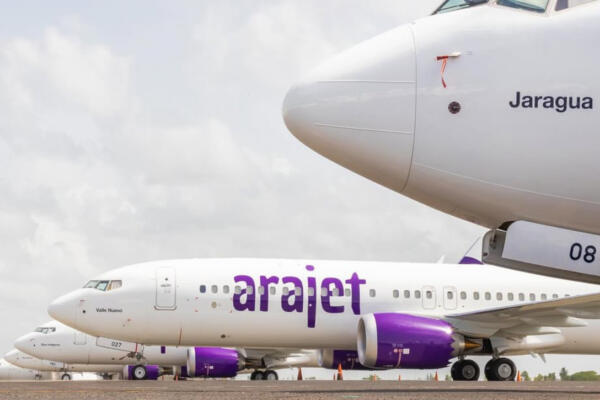 Avión de Arajet listos para despegar rumbo a Chicago