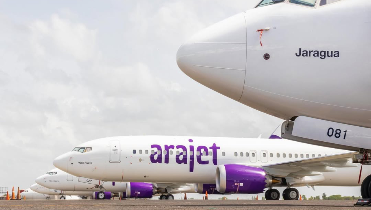 Avión de Arajet listos para despegar rumbo a Chicago