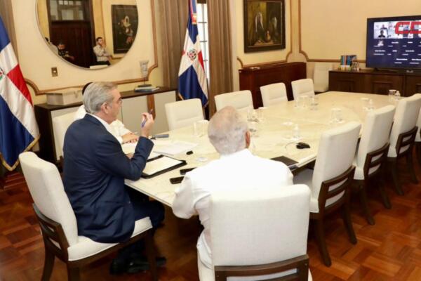 Presidente Luis Abinader en reunión virtual. 