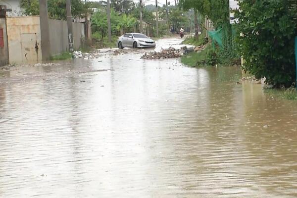 Ciudadanos claman por ayuda debido a inundaciones por tormenta 