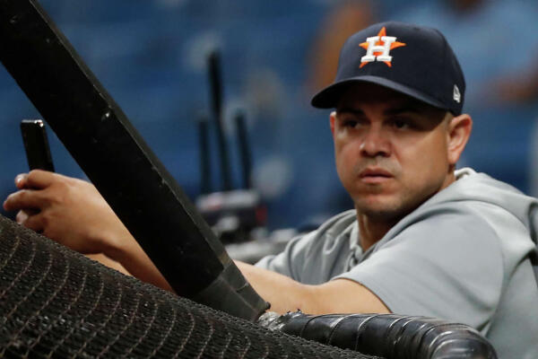 Según informaron fuentes a MLB.com el jueves, los instructores de bateo, el puertorriqueño Alex Cintrón y Troy Snitker no recibirán renovación de contrato, al igual que el coach de Grandes Ligas Michael Collins, quien trabajaba con los receptores. 