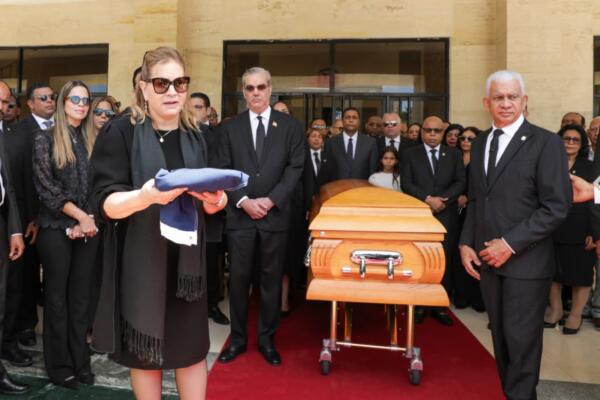 El presidente Luis Abinader acudió a las honras fúnebres del dirigente político Vicente Sánchez Baret, fallecido el pasado sábado 16 de octubre a la edad de 89 años. 
