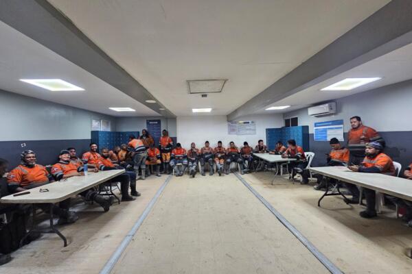 Empleados de CORMIDOM luego del rescate
Foto: fuente externa