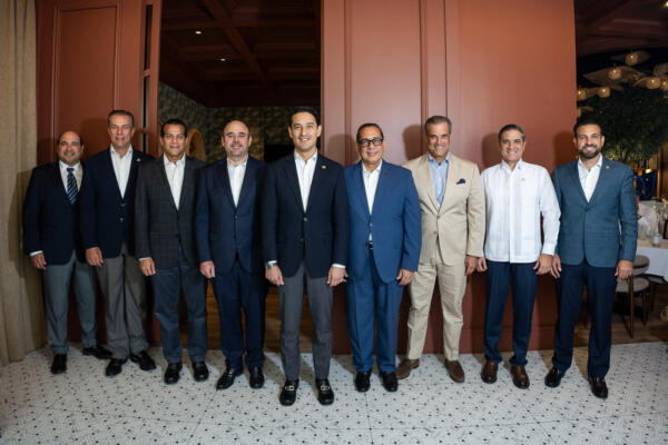 Jaime Vega, ⁠Eric Lembcke, Franklin Glass, Richard Ros, Manuel Trujillo, Efrén Ortíz, Juan Garrigó, Héctor Álvarez y Gabino Angeles