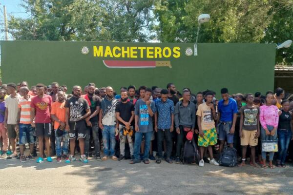 Imagen de los nacionales haitianos detenidos durante operativo migratorio. Foto: Fuente externa 